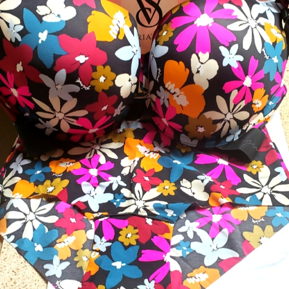 NWT VICTORIA'S SECRET FLORAL DESIGN BRA & PANTY SET